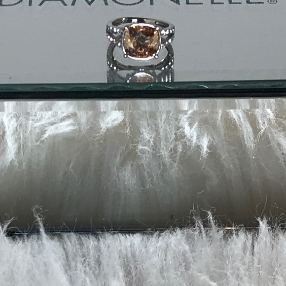 Silver Tone Women’s Ring With Swarovski Crystals & Large Swarovski Centre Stone - Picture 2 of 7